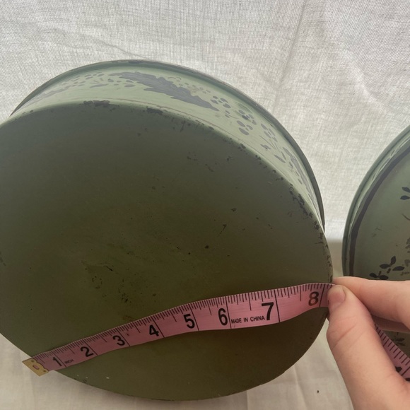 Vintage green tin with lid - Picture 7 of 8